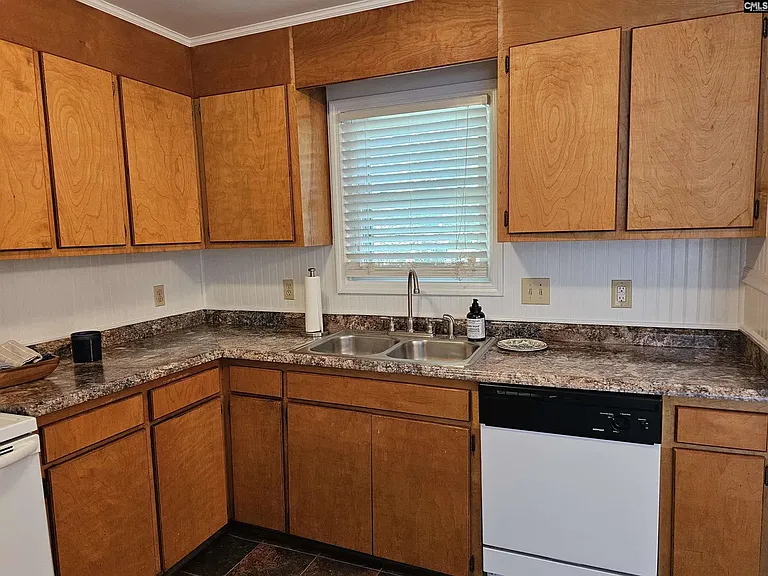 601 Picadilly Sq — Photo 7