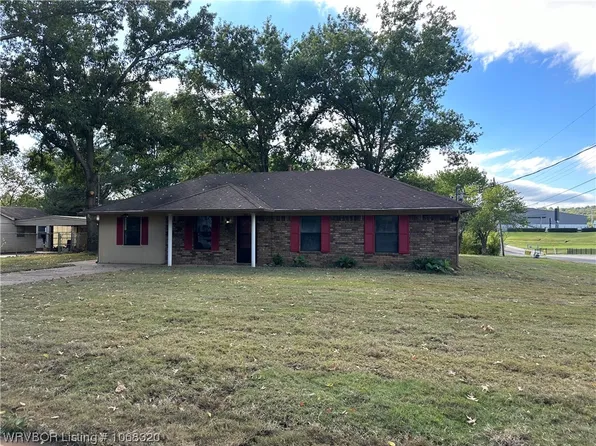 421 N 24th St, Van Buren, AR 72956