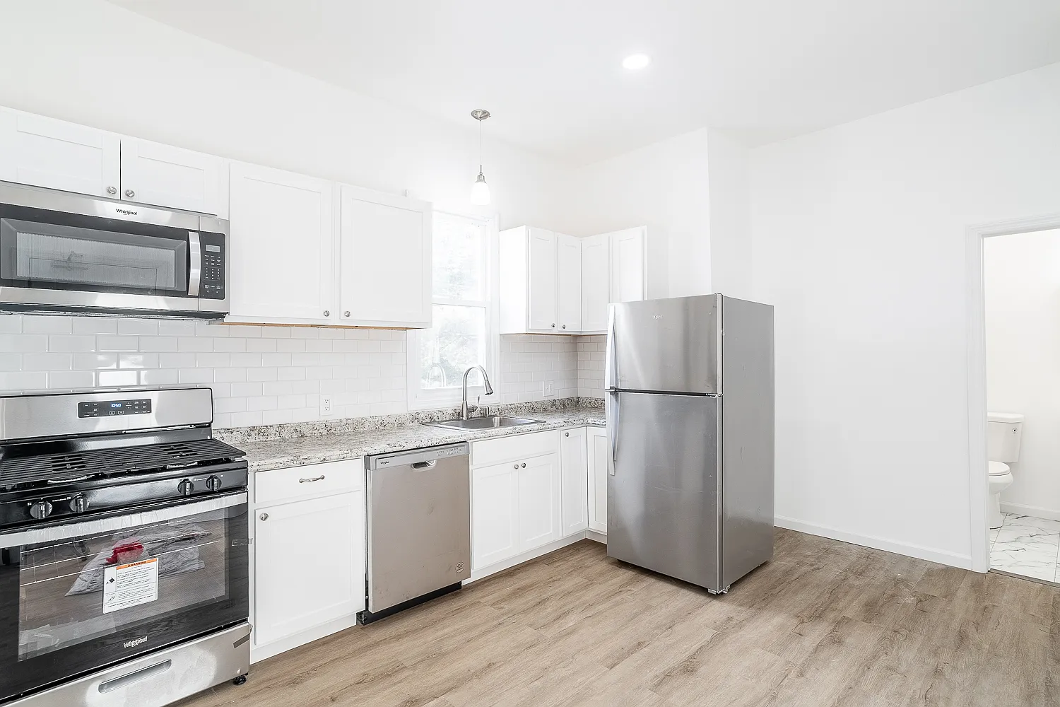 3 bed, 1400 sqft, $2,295 — Photo 2