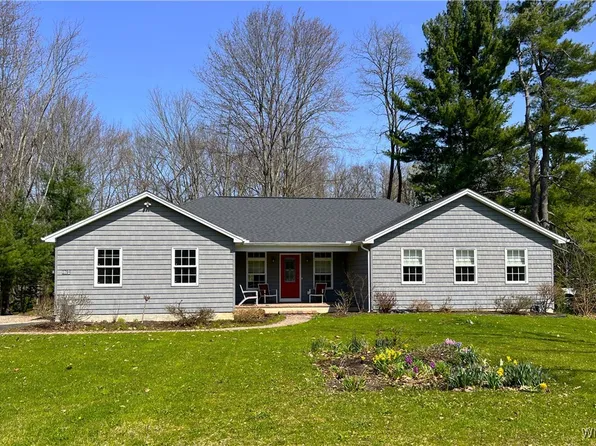 3790 Hampton Brook Dr, Hamburg, NY 14075