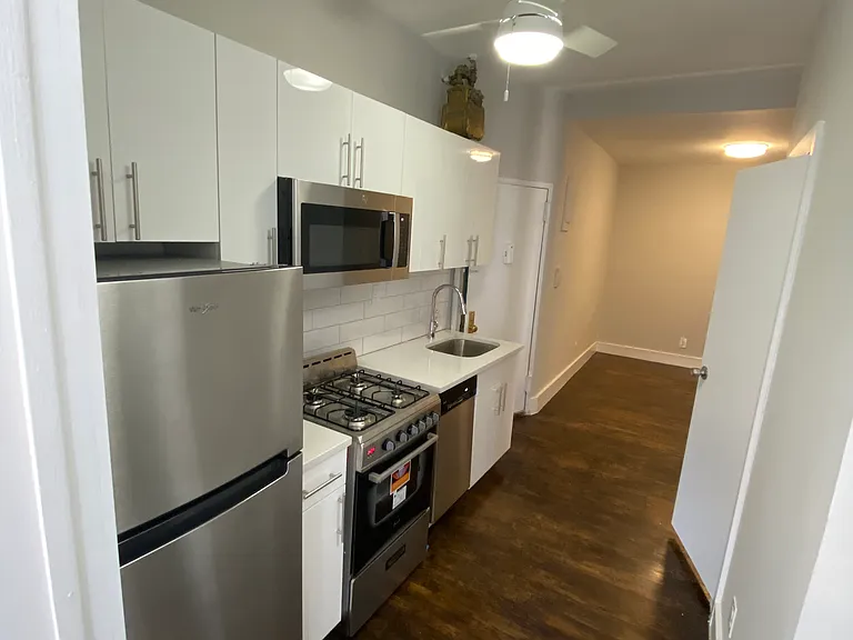 442 W 54th St #14 — Photo 8