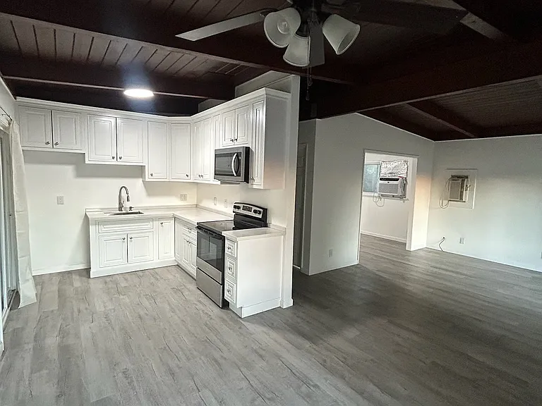 1412 Harrison St — Photo 3