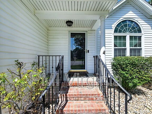 5th image of 6811 Dickens Ct E