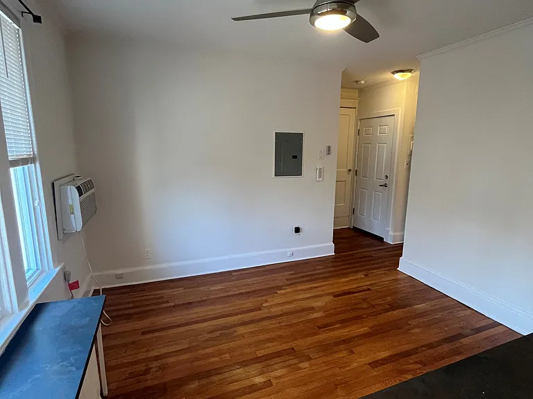 2328 Ashmead Pl NW — Photo 10
