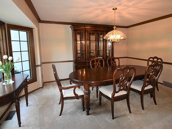 4th image of 36055 Churchill Dr