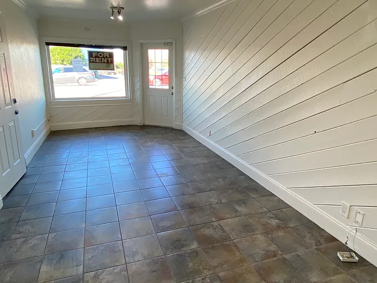 1055 E Valley Pkwy — Photo 2