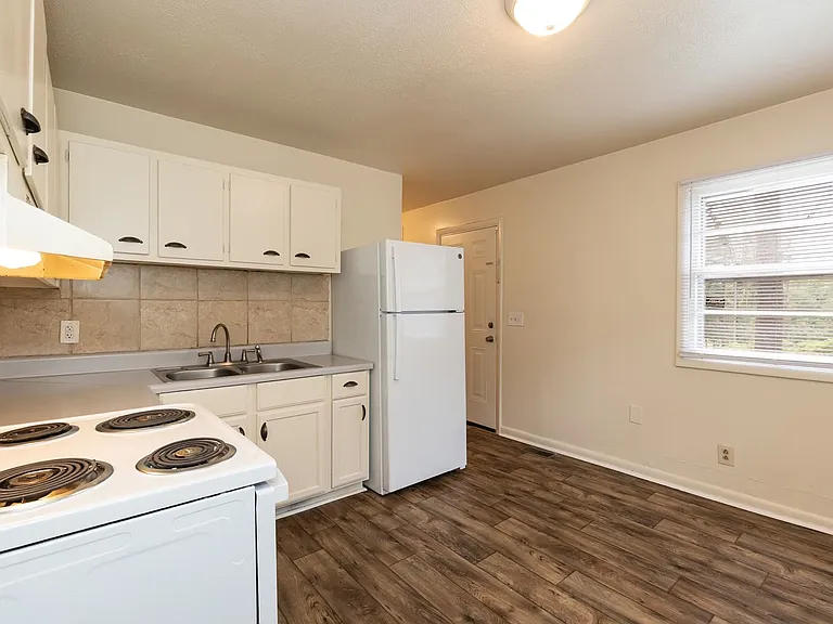 1210 Truman St — Photo 8