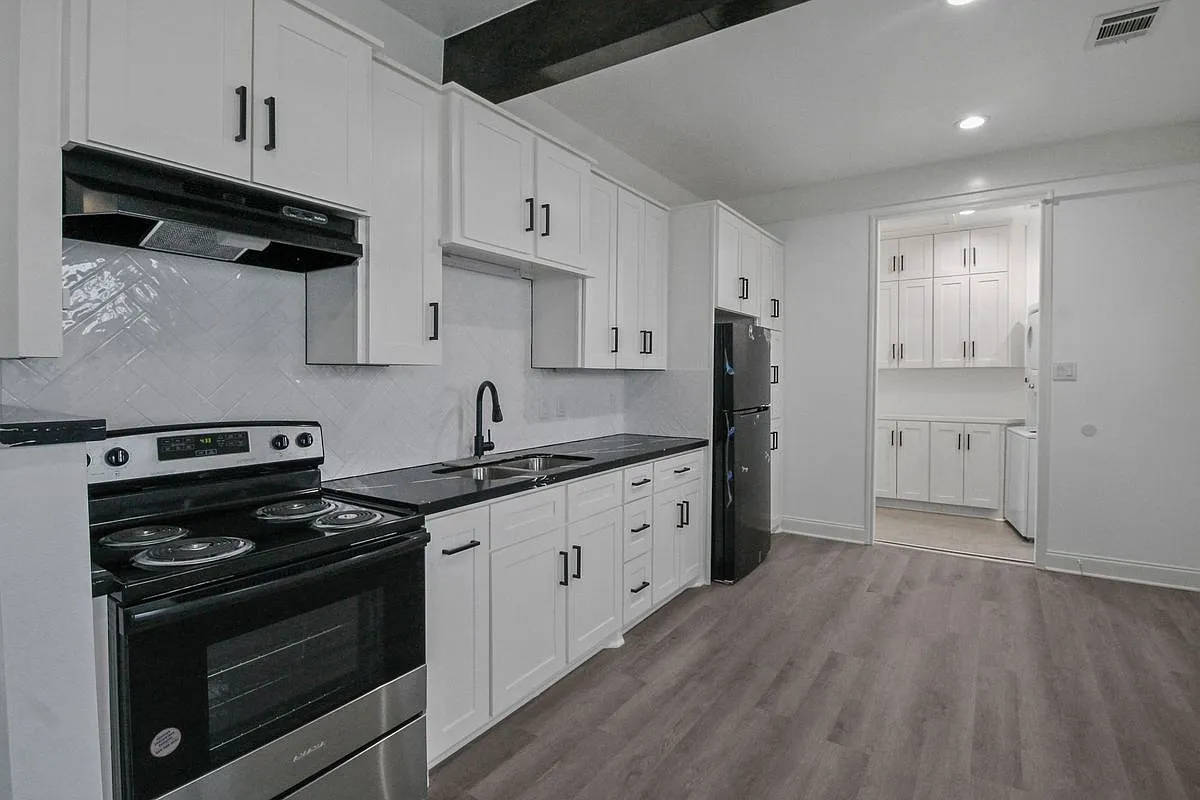 3 bed, 2.0 bath, 780 sqft, $1,800 — Photo 2