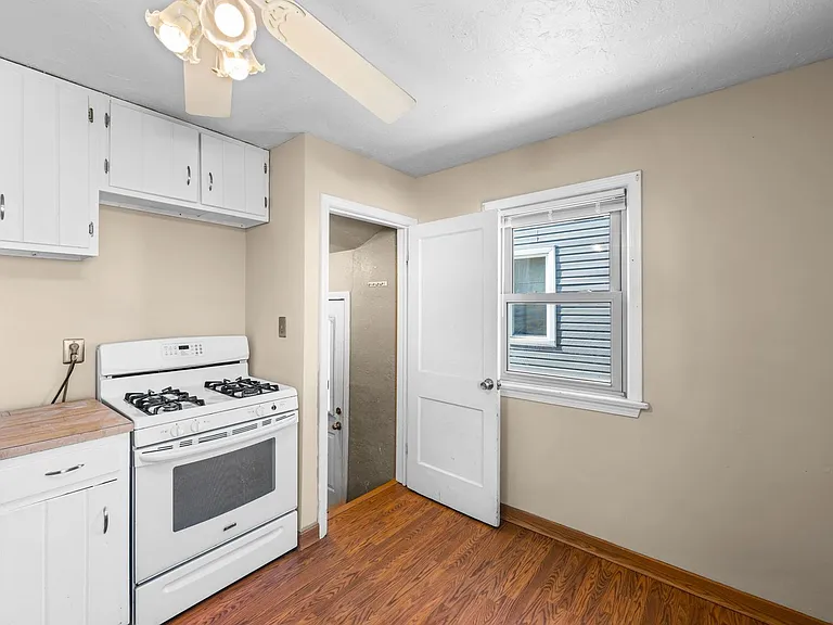 2438 Brookdale Ave — Photo 8