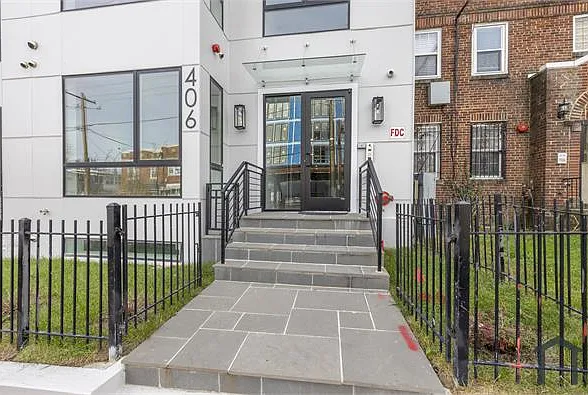 406 Kennedy St NW #1