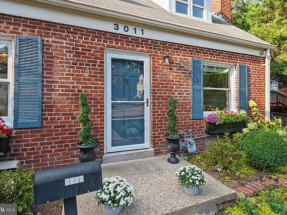 2nd image of 3011 Ferndale St