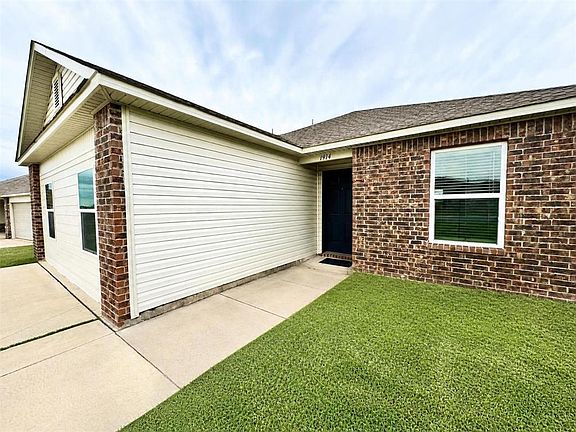 2nd image of 1914 Oak Tree Ct