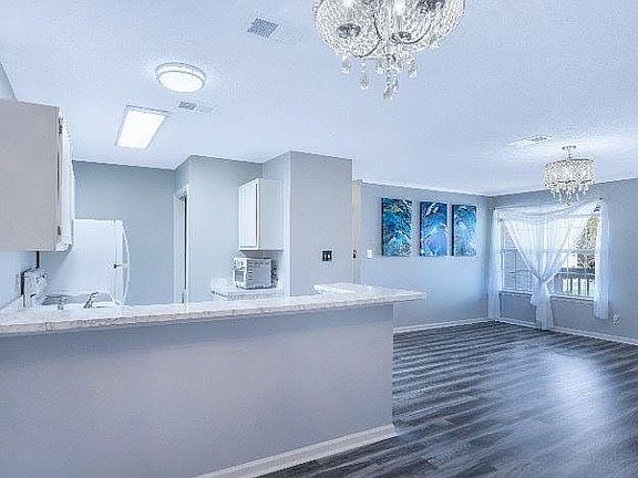2nd image of 100 Windsor Lane #H