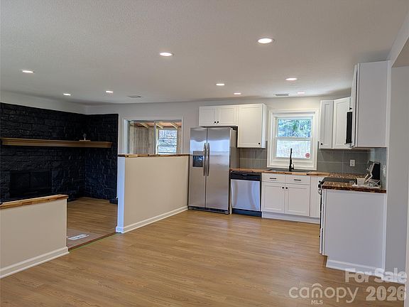 3rd image of 945 Summers Rd