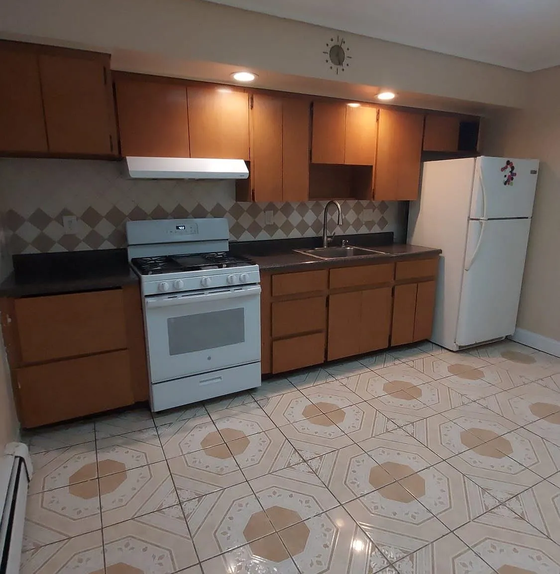 2 bed, 1.0 bath, $2,400 — Photo 3