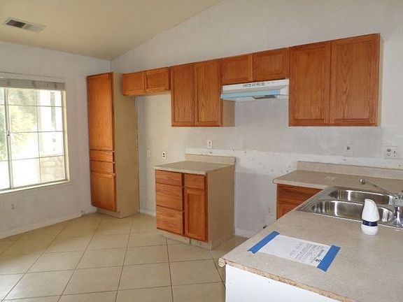 5th image of 4108 E Paradise Ave