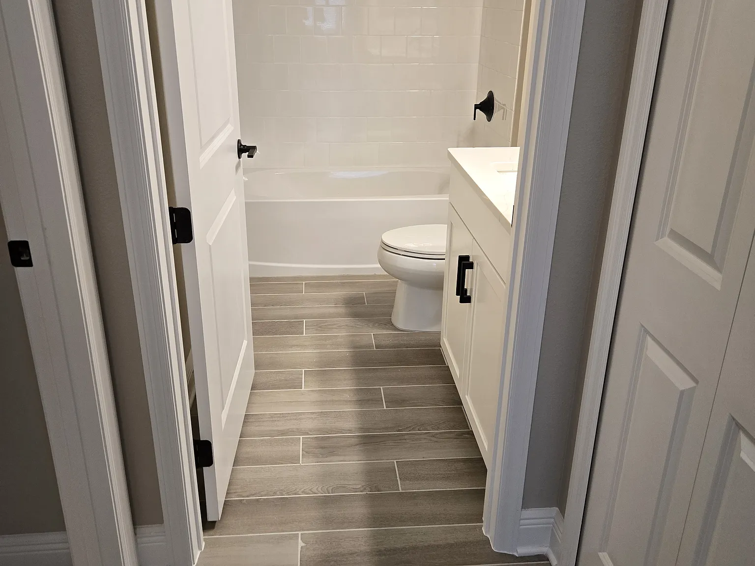 10105 Lake Wales Cir — Photo 2