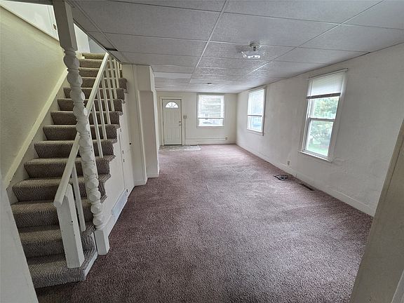 4th image of 305 N 4th St