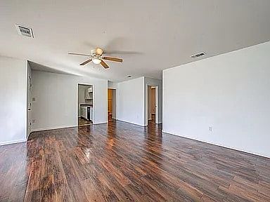 3rd image of 12 Hickory Oak Ln