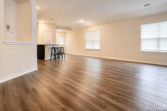 4 bed, 2.0 bath, 1884 sqft, $2,000 — Photo 2