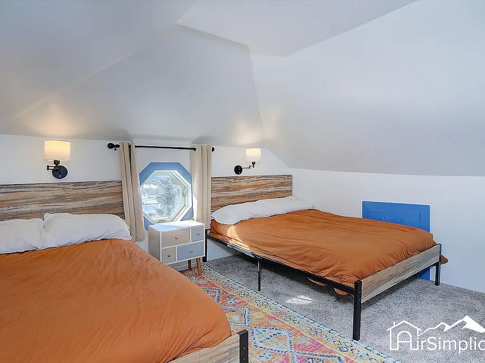 Furnished upstairs bedroom for rent, 2 beds, view 1
