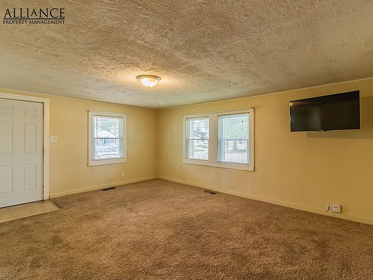 1517 Fair Ln — Photo 3