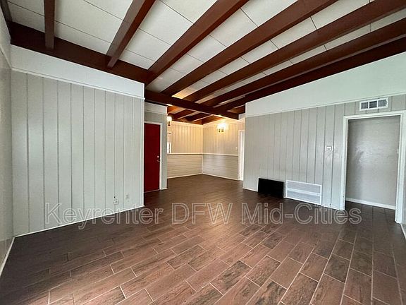 5th image of 3104 Medina Ave