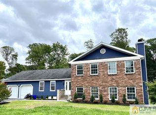 16 Sturbridge Dr E, Piscataway, NJ 08854
