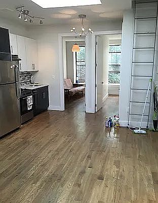 4th image of 314 Van Buren St #4