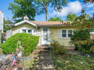 136 Lake Shore Dr, Lake Hiawatha, NJ