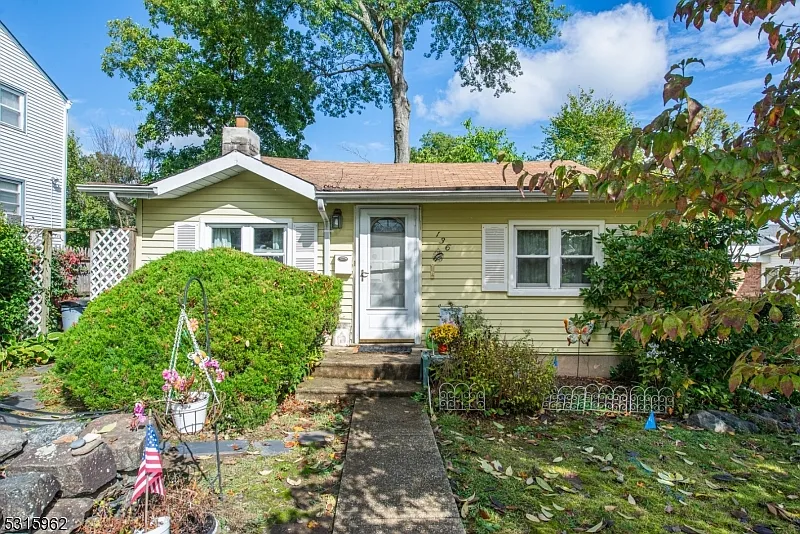 136 Lake Shore Dr photo 1