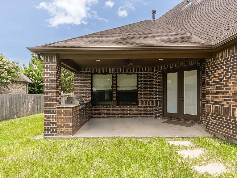 33303 Winsford St — Photo 33