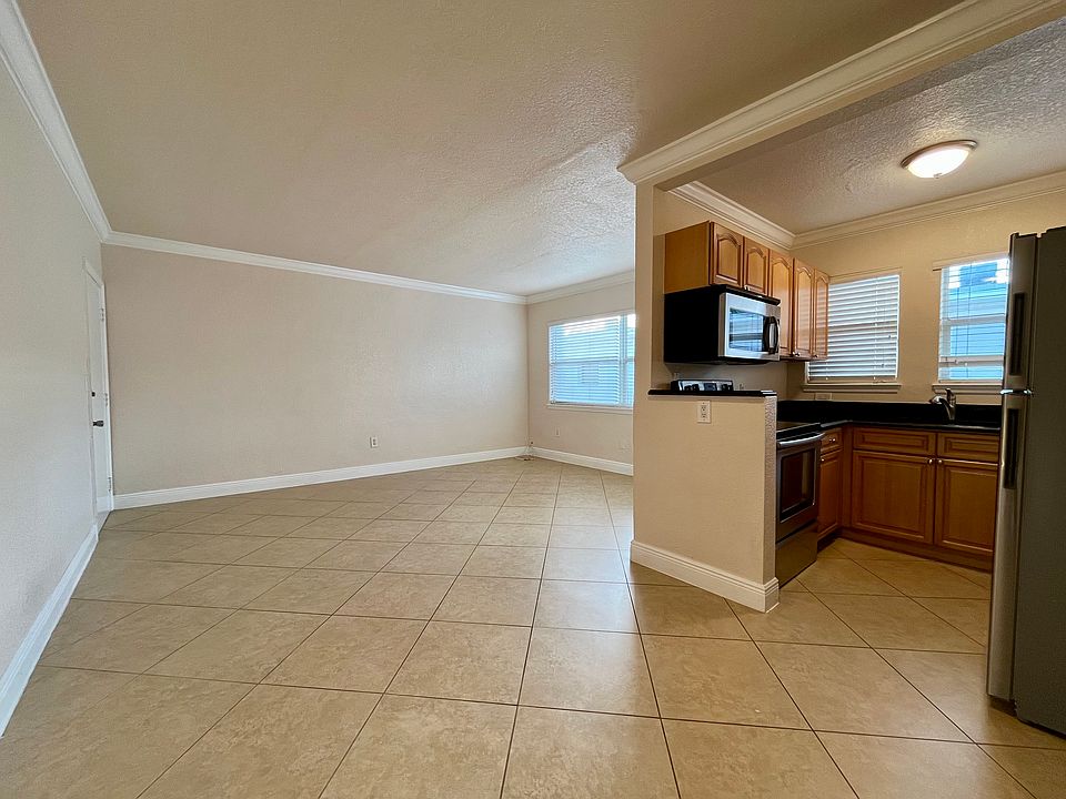 1st image of 865 W 39th St APT 7