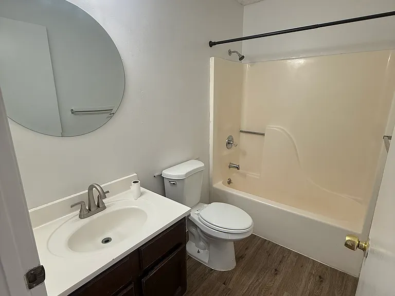 6816 W Par Ln #4 — Photo 3
