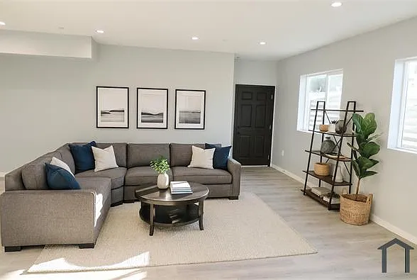 22735 Del Valle St #3 — Photo 4