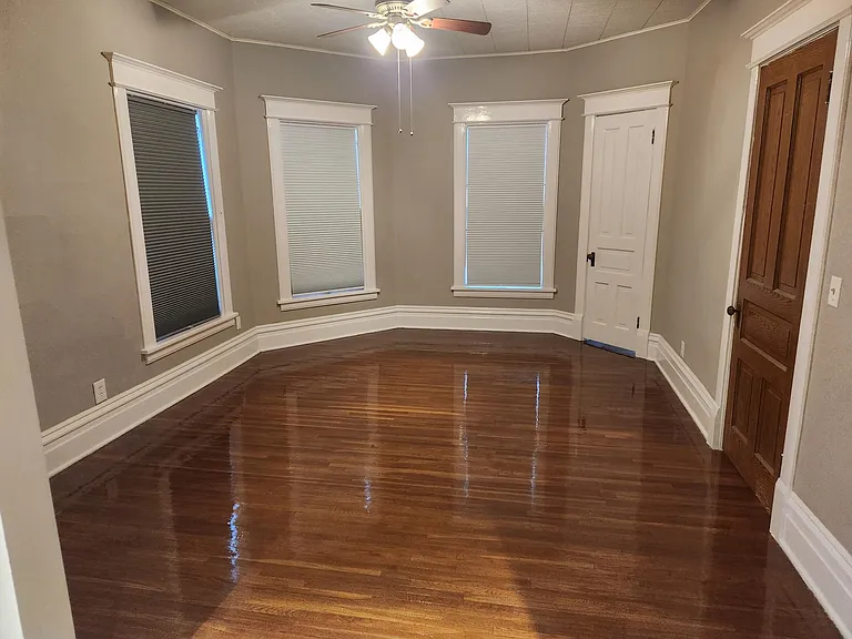 605 E Washington St #B — Photo 23