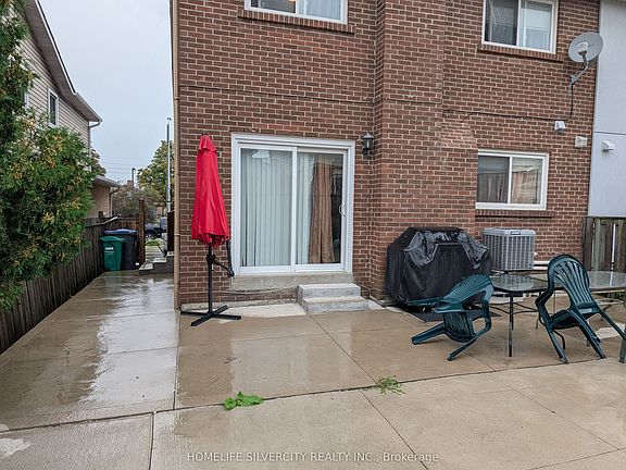 3rd image of 117 Simmons Blvd