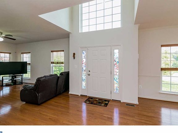 4th image of 107 Penns Manor Dr