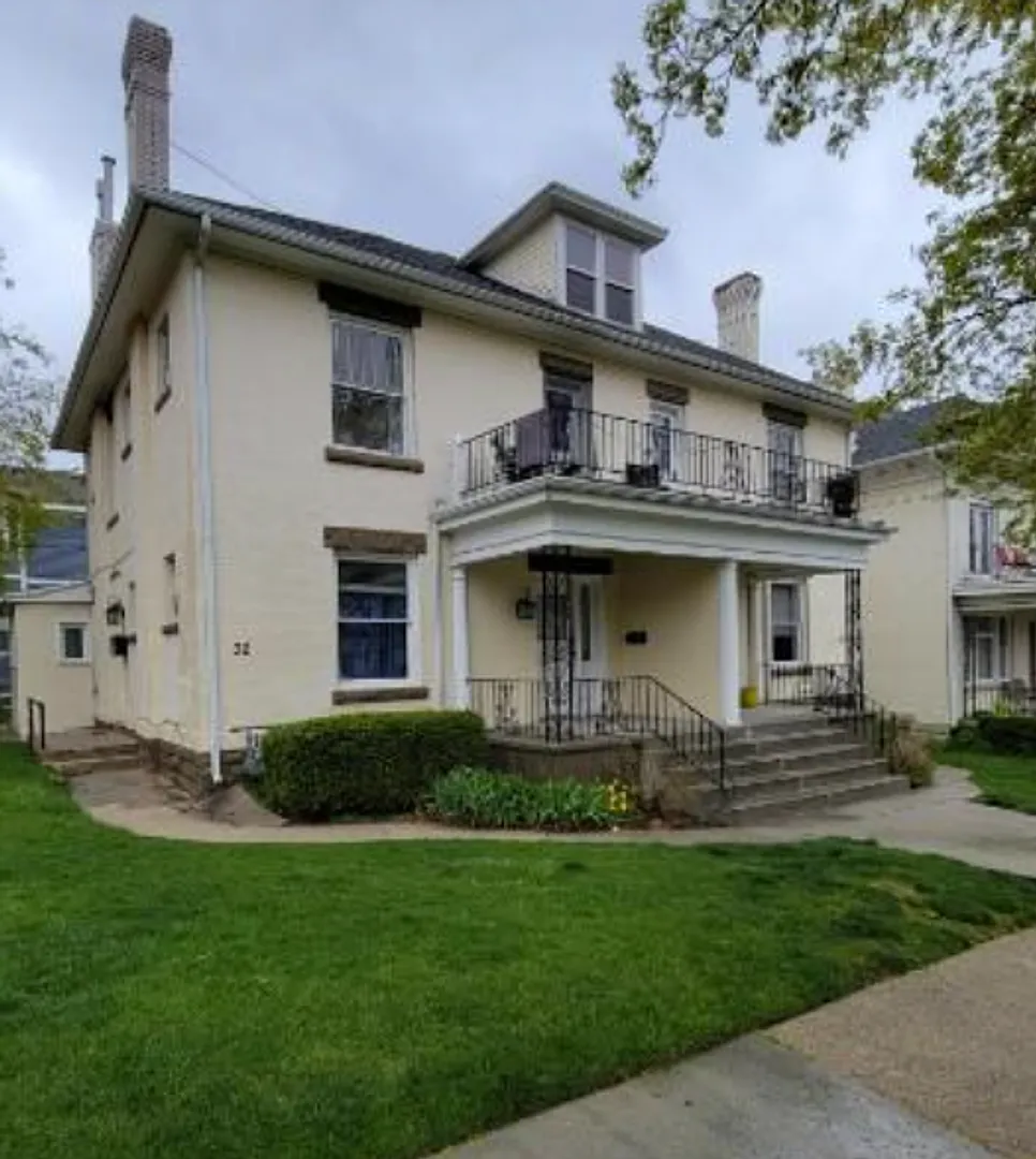 D Street Apartments — Photo 1