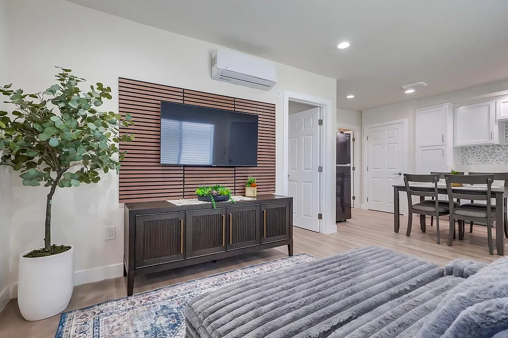 1 bed, 420 sqft, $2,250 — Photo 1