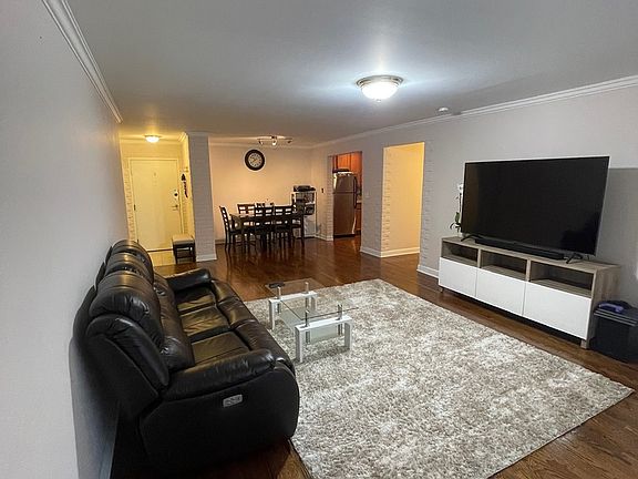 5th image of 5400 Astor Ln APT 104