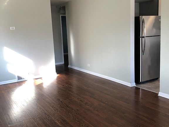 3rd image of 6008 S Melvina Ave