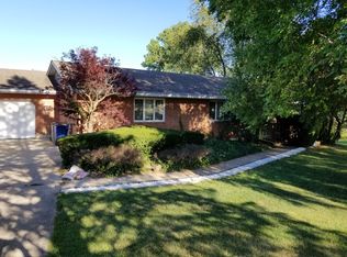 830 Fyre Lake Dr, Sherrard, IL 61281
