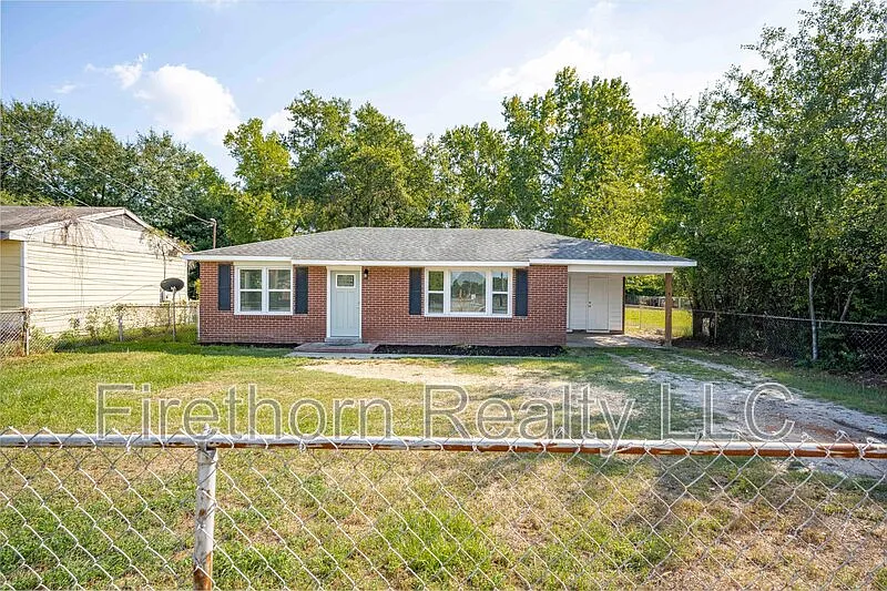 3 bed, 1.0 bath, 1020 sqft, $1,450 — Photo 2