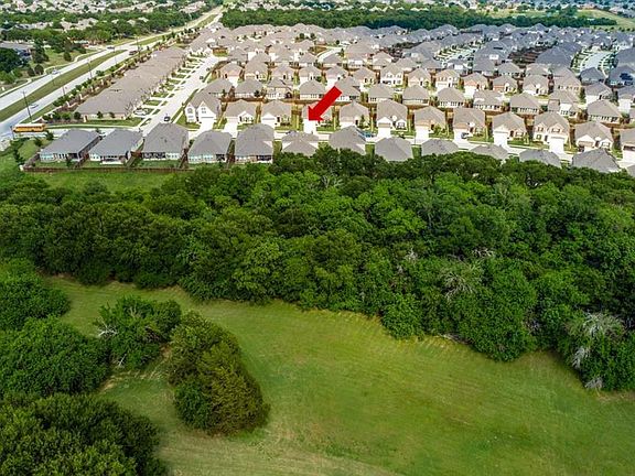 4th image of 2813 Southampton Dr