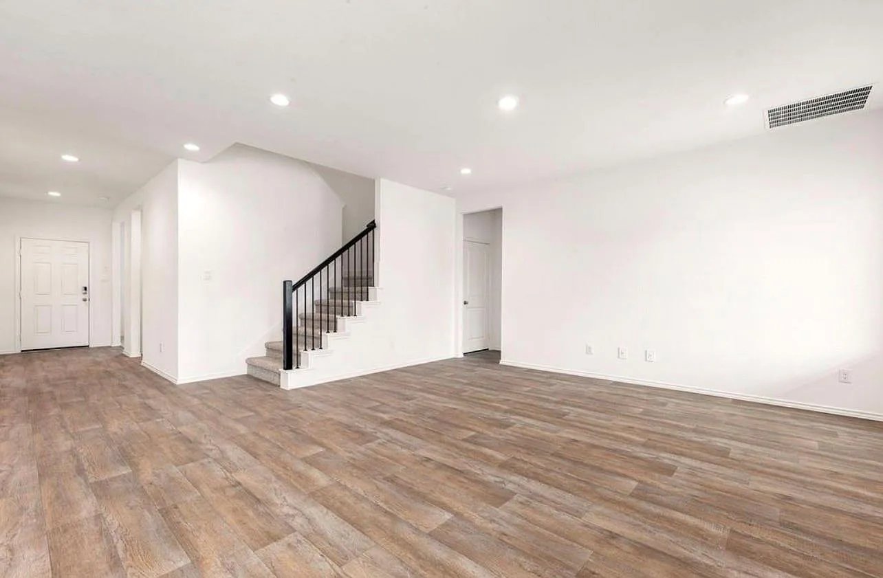 4 bed, 3.0 bath, 2643 sqft, $2,750 — Photo 3