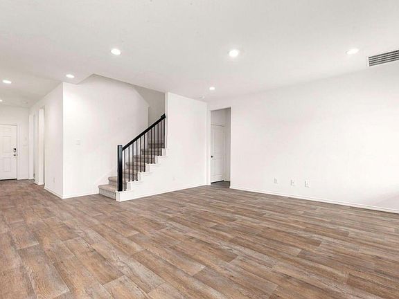 3rd image of 3023 Sycamore Run Ln