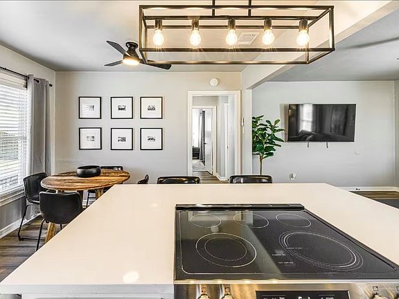 4th image of 819 Web St