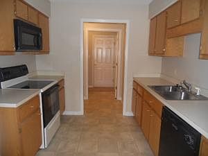 5th image of 802 Northhill Dr