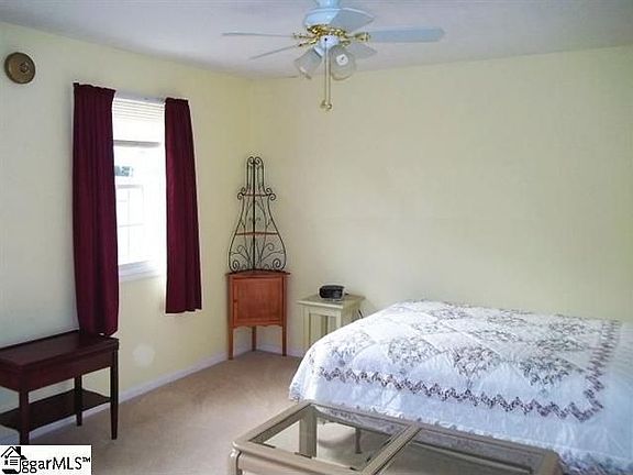 4th image of 7 Barclay Dr